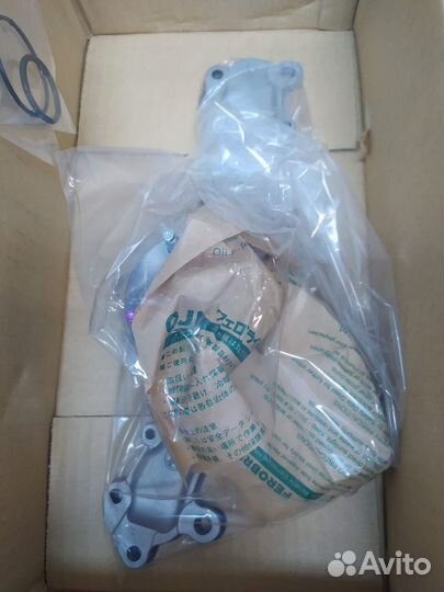 Помпа водяная Toyota Land Cruiser Prado 150