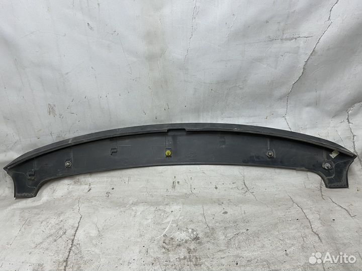 Спойлер двери багажника Toyota auris e15 хеч 06-12