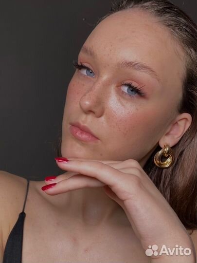 Модель наращивание ресниц