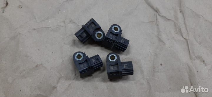 Датчик удара передний Pajero Sport 3 L200