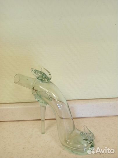 Пустые бутылки, коробки из-под алкоголя