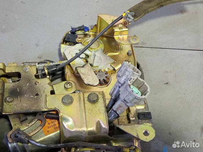 Механизм открывания двери задней левой Nissan Liberty I (1998—2004) 45290