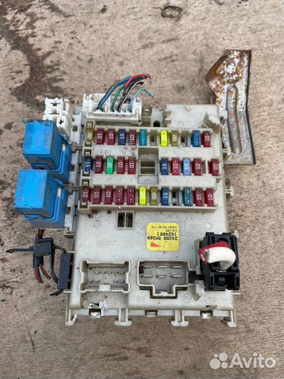 Ниссан альмера n16 блок предохранителей