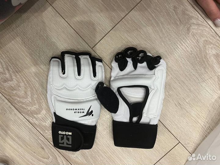 Спортивные перчатки