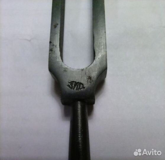 Камертон зид