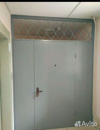 Тамбурная перегородка с решеткой