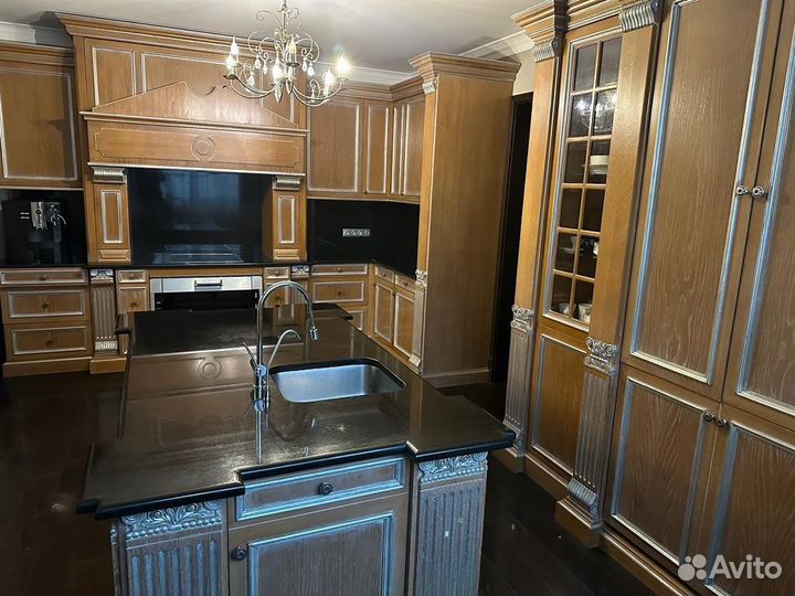 Кухонный гарнитур с островом