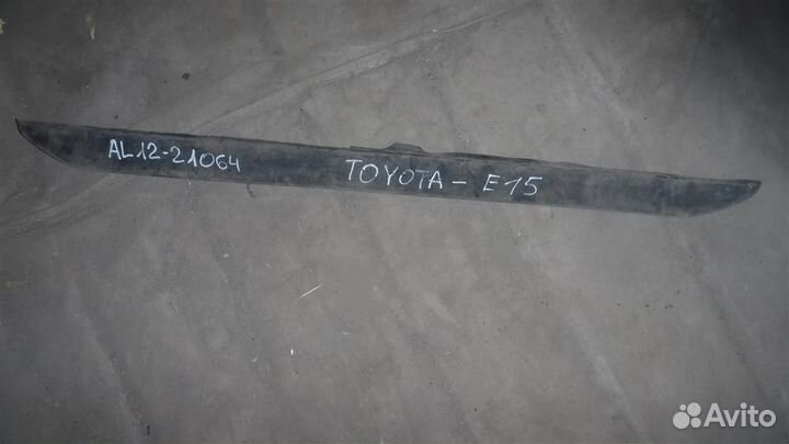 Накладка переднего бампера Toyota Corolla (E150)