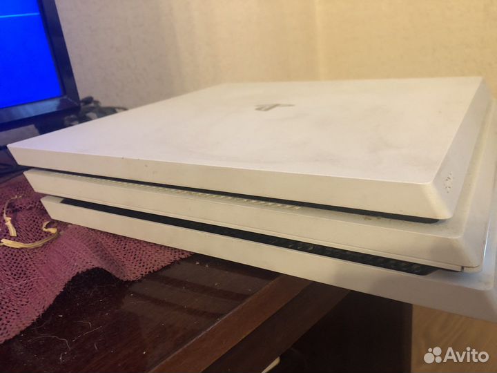 Игровая приставка Sony playstation 4 Pro 1TB Б/У