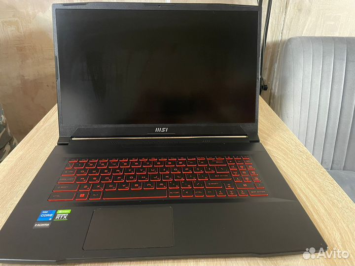 Игровой ноутбук msi GF76 Katana 11UC-879XRU