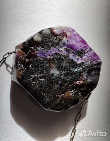 Стильный кулон из Чароита на цепочке