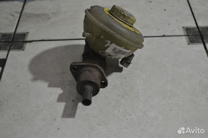 Главный тормозной цилиндр Audi 80