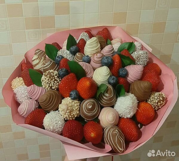 Съедобные букеты из клубники