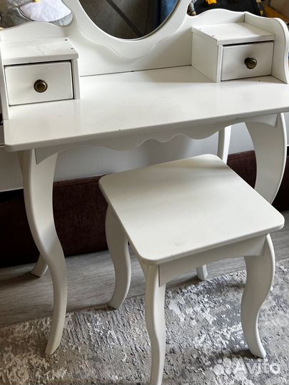 Туалетный столик для девочки