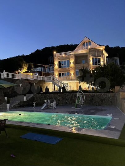 Коттедж 410 м² на участке 10 сот.