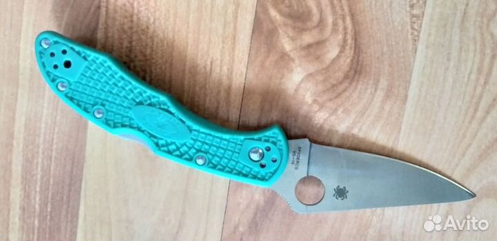 Весенний Spyderco Delica
