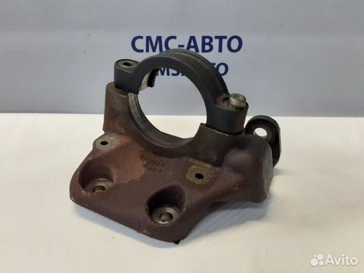 Кронштейн привода передний правый Volvo S80 С80