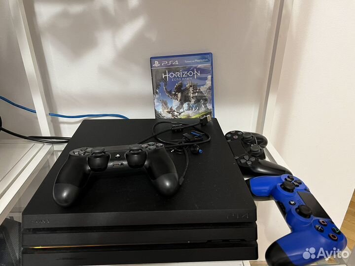 Sony PS4 pro 1tb + 3 геймпада