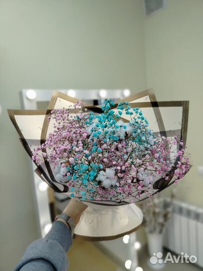 Букет из гипсофилы и хлопка