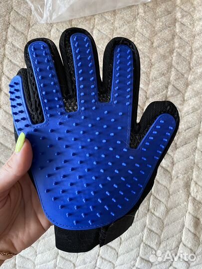 Перчатка для вычесывания шерсти