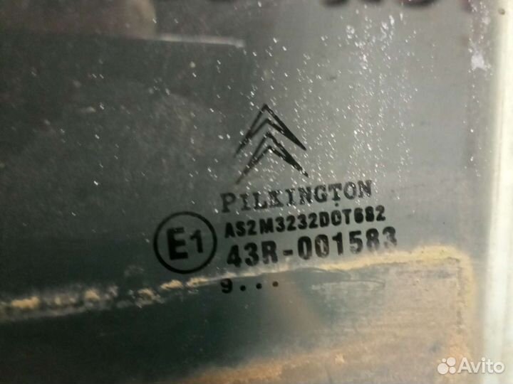 Стекло заднее левое Citroen C3 Picasso