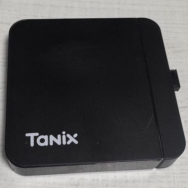 Тв-приставка Tanix W2