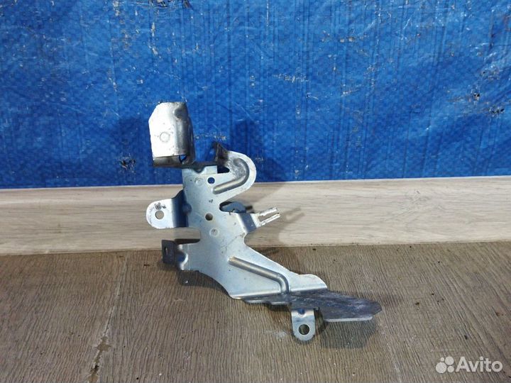 Кронштейн проводки двигателя леый S class W222, Х2