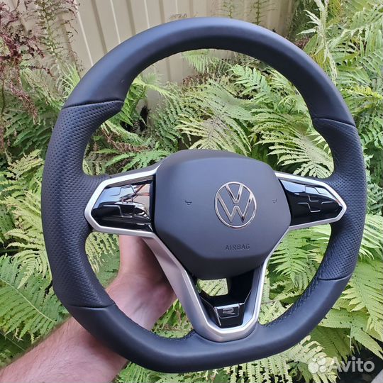 Руль Volkswagen сенсорный Tiguan 2 Passat B8