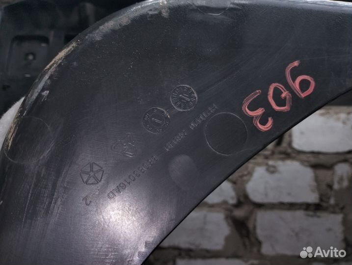 Ниша запасного колеса Grand Cherokee WK2