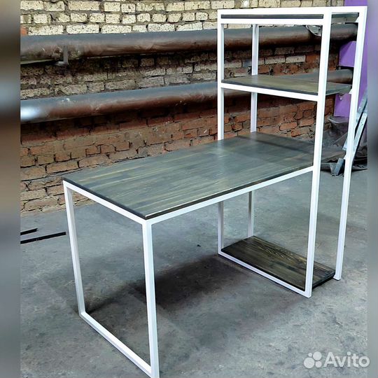 Компьютерный стол со стеллажом