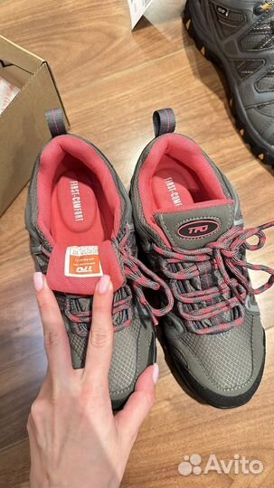 Кроссовки для трекинга женские