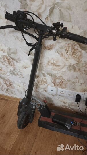 Самокат взрослый hugo m4