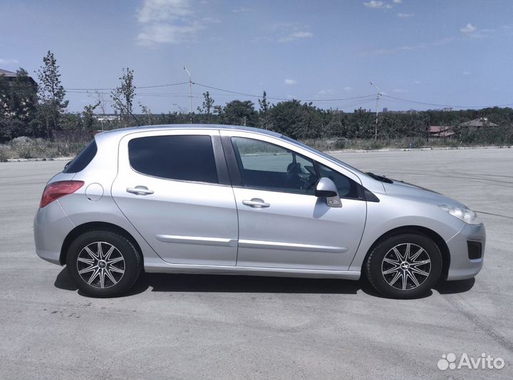 Peugeot 308 1.6 AT, 2011, 172 000 км