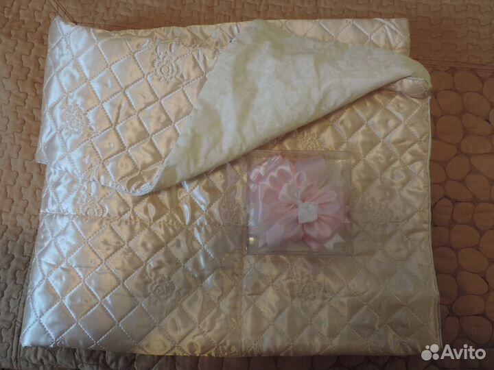 Шелковое одеяло на выписку с бантом