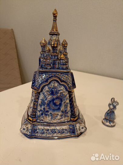 Колокол со звонарем с позолотой гжель. Уникальный