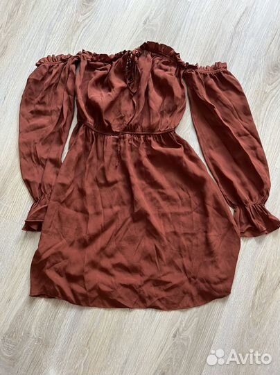 Платье со спущеными плечами на завязках