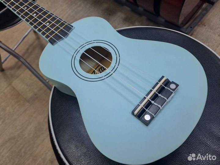 Укулеле сопрано голубая