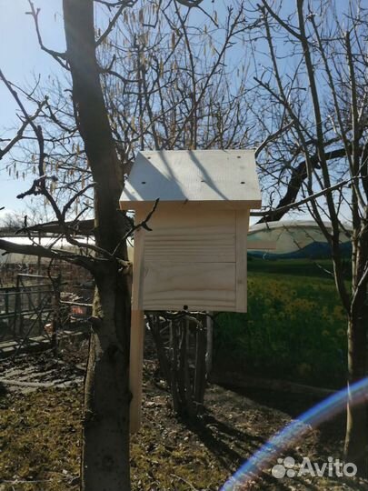 Скворечники. Кормушка для птиц из дерева