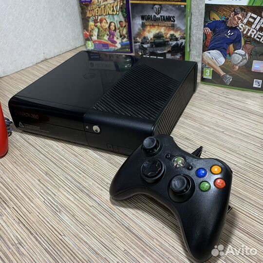 Xbox 360 E + 2Джойстика + 3Диска