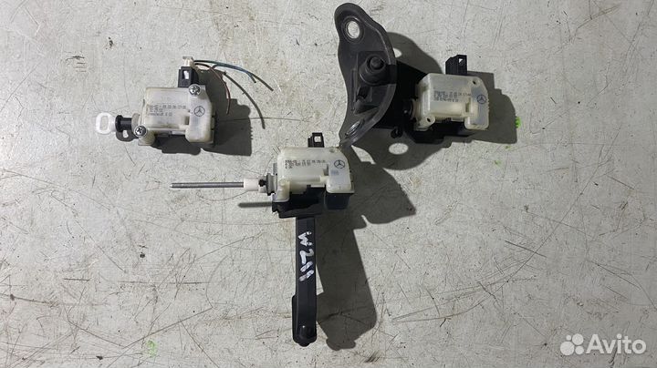 Активатор лючка бензобака Mercedes Benz W211