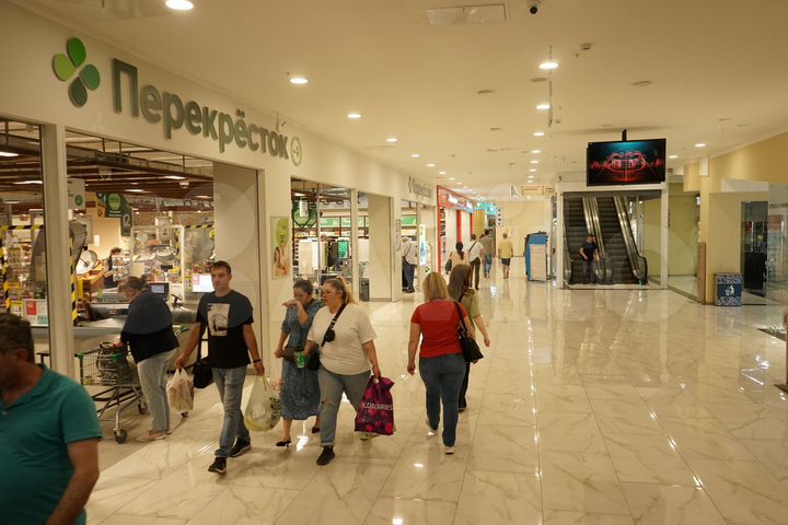 Островок 8 м² на 1-м эт у входа в ТЦ у метро