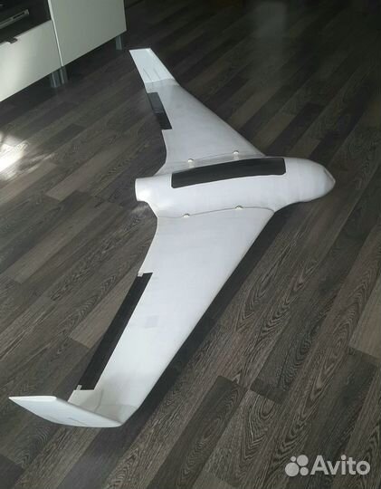 Летающее крыло в сборе. Размах 2.2м