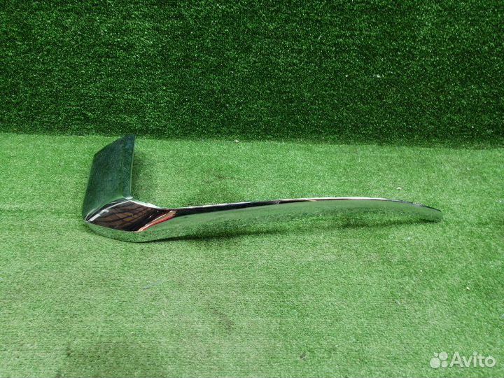 Накладка бампера передняя правая Mitsubishi L200