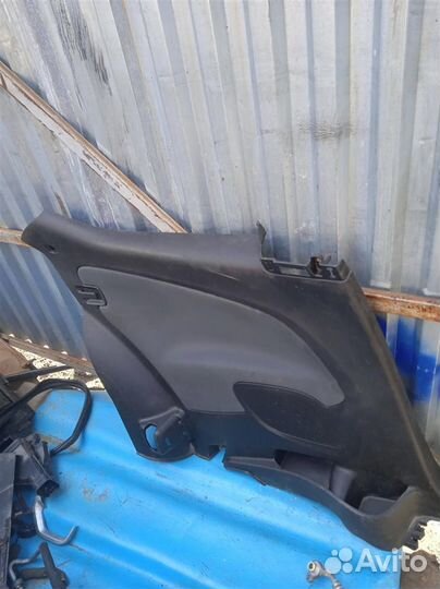 Обшивка салона.задняя левая 3 двери Opel Astra J