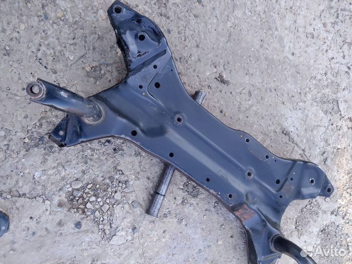 Подрамник на lancer 10