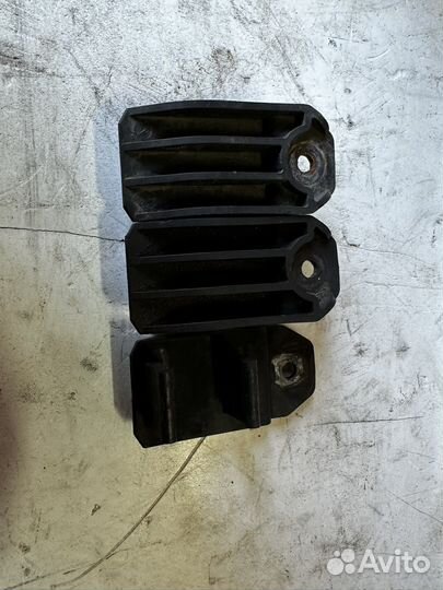 Верхнне крепление радиатора бмв е39