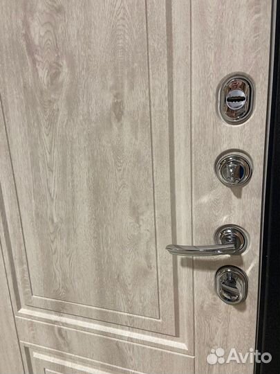 Дверь входная металлическая