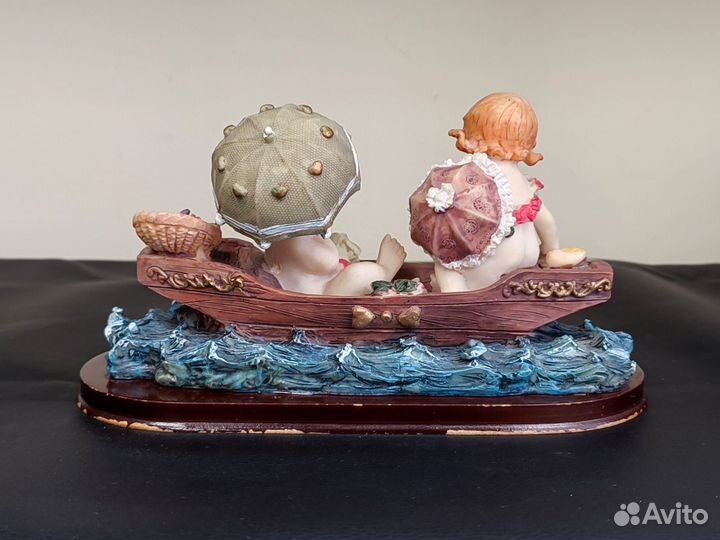 Статуэтка Дети в лодке с фруктами полистоун