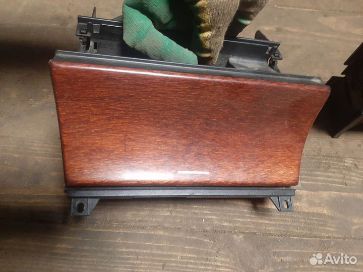 Деревянные элементы панели Мерседес 210