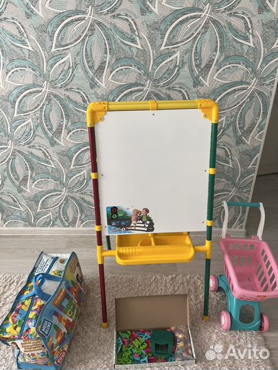 Мольберт и строительный набор